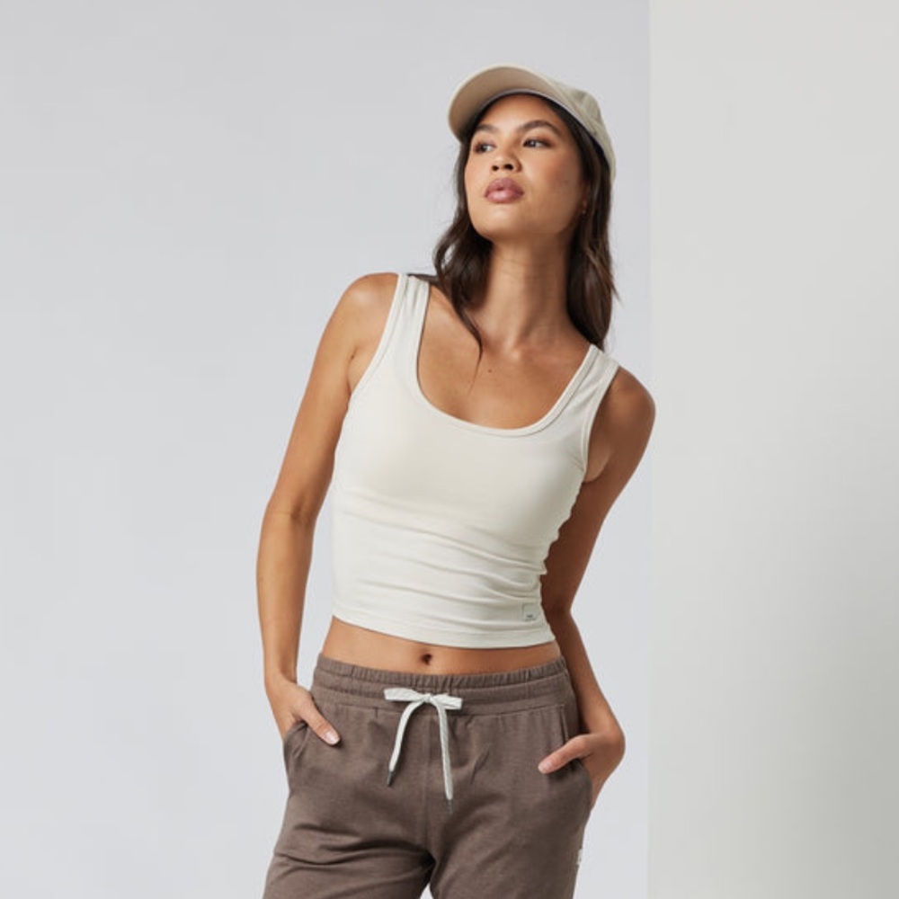 Vuori halo essential tank milkweed Heather NWOT